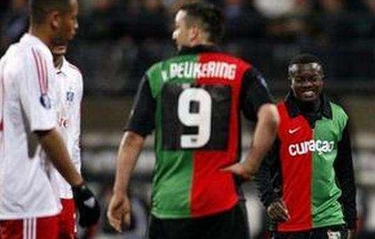 初期展现出 初期展现出